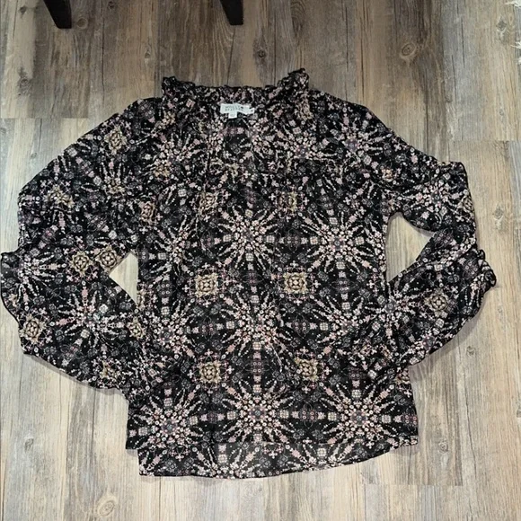 Like new condition. Very flowy and loose fitting. - Picture 13 of 14